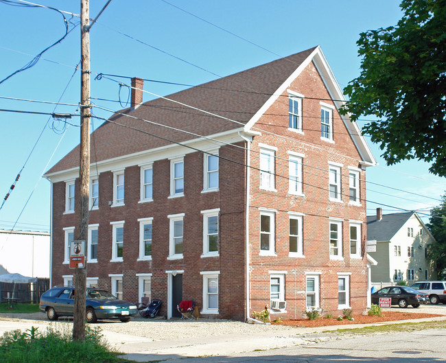 2 Leonard St in Rochester, NH - Foto de edificio - Building Photo