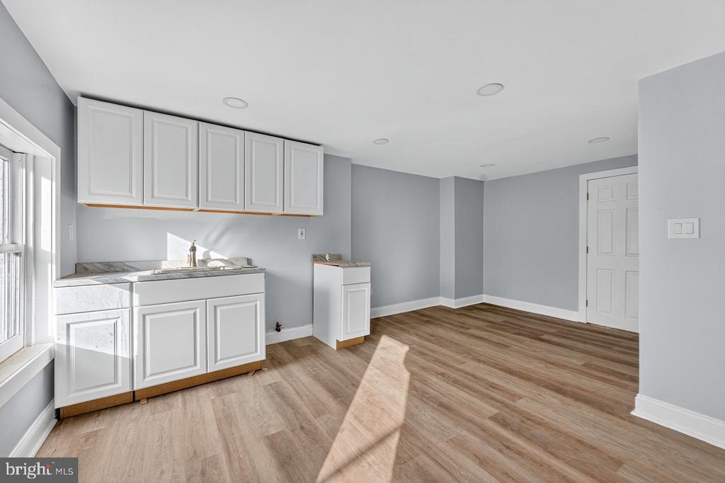 11 N Willow St in Trenton, NJ - Building Photo