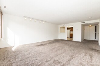 404 Paradise Rd in Swampscott, MA - Building Photo - Building Photo