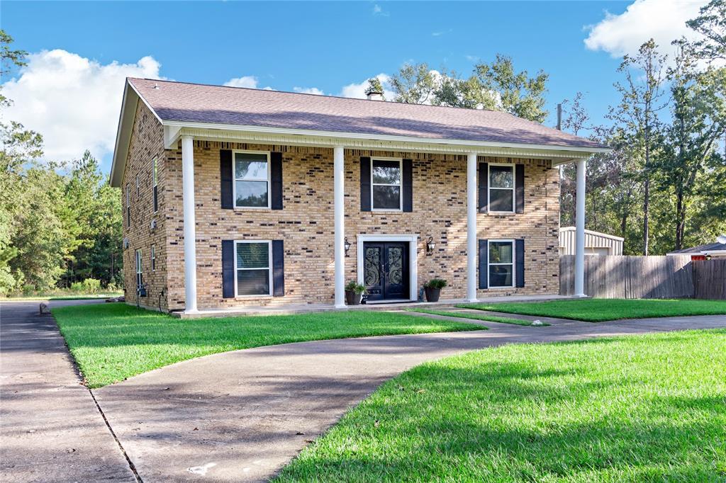 450 Pinemont Dr in Sour Lake, TX - Building Photo