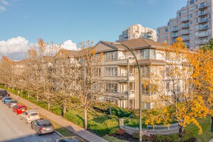The Connaught at Wellington Mews in Vancouver, BC - Building Photo