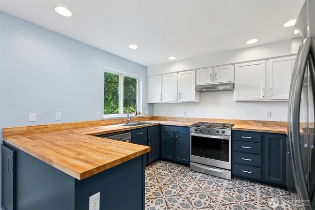 property at 4646 Phillips Rd SE