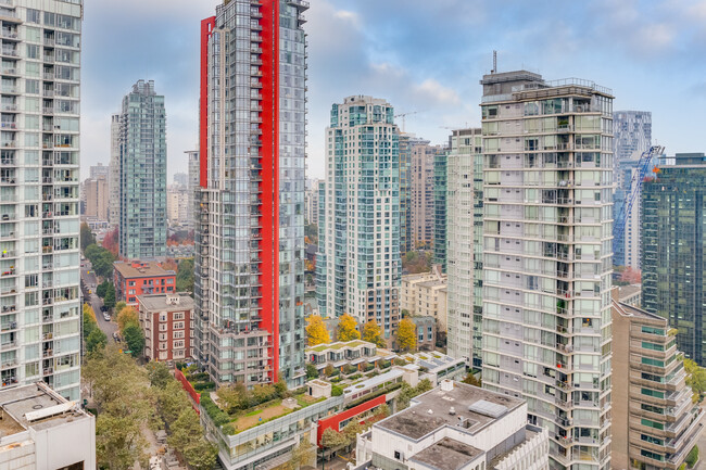 Pointe Claire in Vancouver, BC - Building Photo - Building Photo