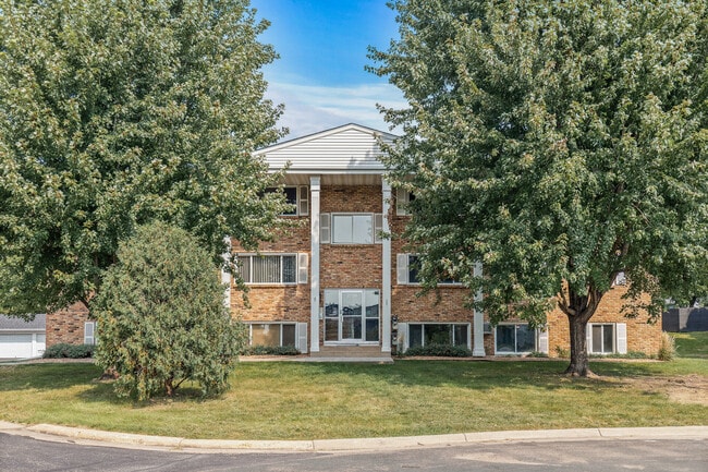 property at 2720 Rosalyn Ct