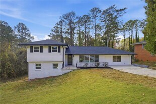 2967 Flat Shoals Rd in Decatur, GA - Building Photo