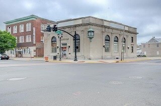2 E Scott St in Riverside, NJ - Building Photo