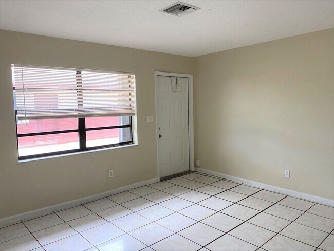 4051 SW 23rd St in West Park, FL - Building Photo - Building Photo