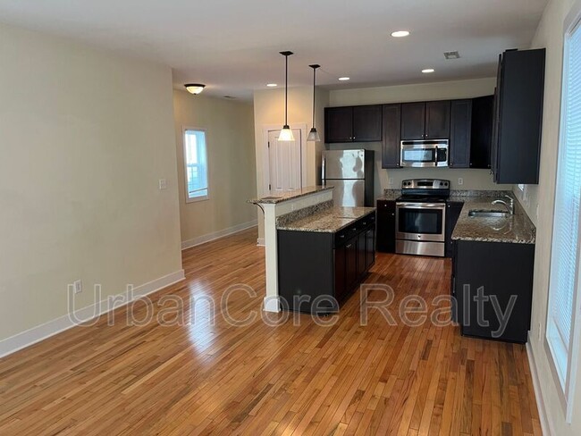 property at 3508 E Clay St