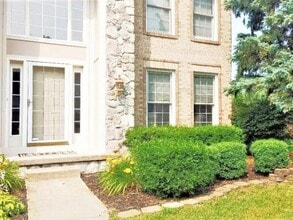 47498 Fox Run Dr in Canton Township, MI - Building Photo - Building Photo