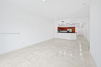 15051 Royal Oaks Ln, Unit # 103 in North Miami, FL - Foto de edificio - Building Photo