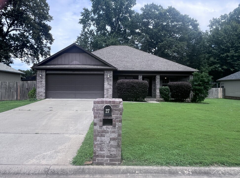 27 Trinity Drive in Cabot, AR - Building Photo