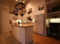 Building Photo - La Valencia Apartments in Dallas, Texas