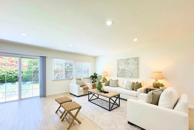 20323 Lorne St in Los Angeles, CA - Building Photo - Building Photo