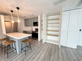 607 S Prospect Ave, Unit #202 in Redondo Beach, CA - Building Photo