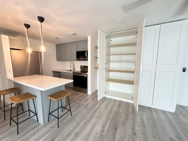 property at 607 S Prospect Ave