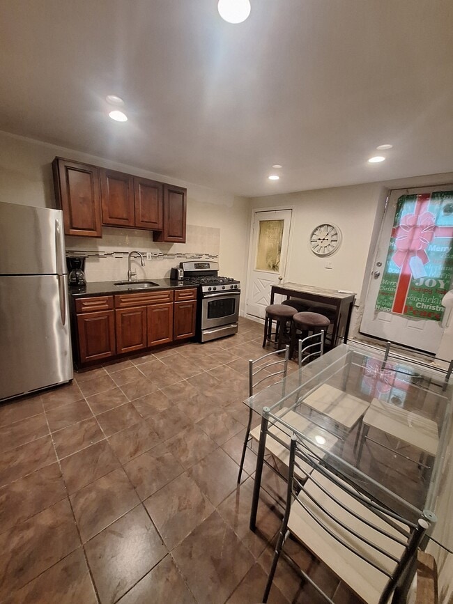 333 Pacific Ave, Unit 1 in Jersey City, NJ - Building Photo - Building Photo