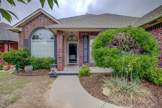 913 Elm Creek Dr in Moore, OK - Building Photo - Building Photo