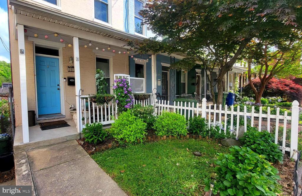 2057 Druid Park Dr in Baltimore, MD - Building Photo