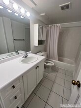 1529 Beacon St, Unit 2A in Brookline, MA - Foto de edificio - Building Photo