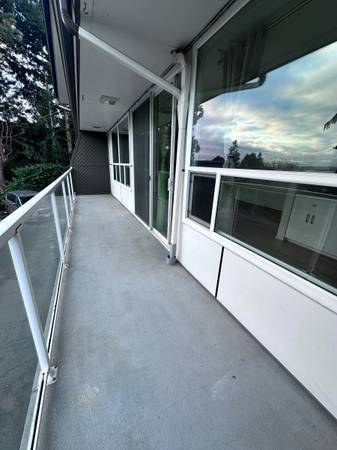 2012 Thorndyke Ave W in Seattle, WA - Building Photo - Building Photo