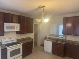 293 School St in Stoughton, MA - Building Photo