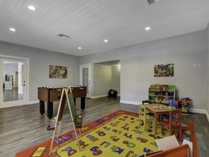 Riverbend Apartments in Las Vegas, NV - Building Photo - Building Photo