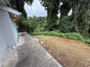 1500 Lake Village Dr in High Point, NC - Building Photo - Building Photo