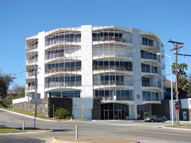 The Executive House in Corpus Christi, TX - Building Photo - Building Photo