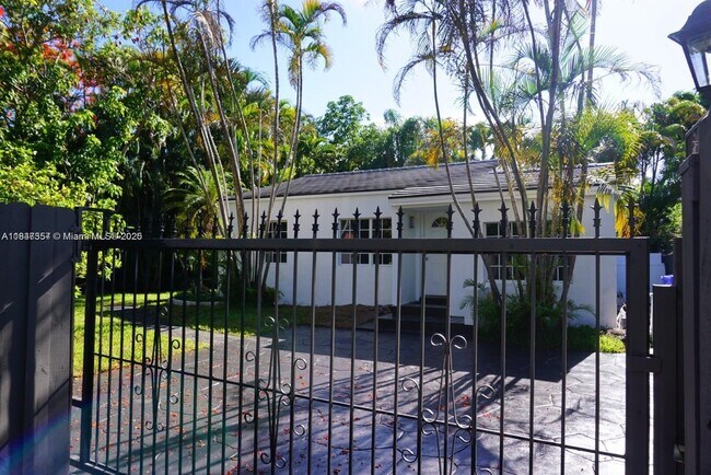 2450 SW 19th Ave in Miami, FL - Building Photo - Building Photo