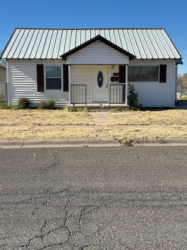 1821 Adams in Odessa, TX - Building Photo - Building Photo