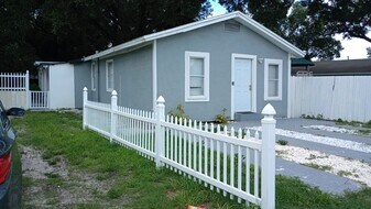 8622 N 39th St, Unit 1 in Tampa, FL - Building Photo