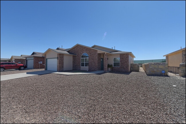 14408 Escalera Dr in Horizon City, TX - Building Photo - Building Photo