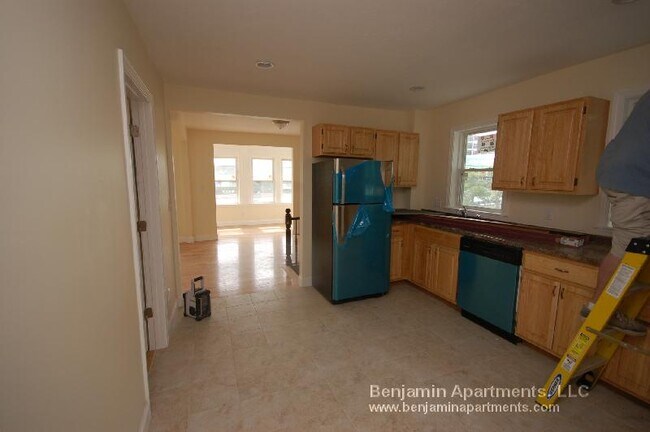 142 Lincoln St, Unit 2 in Boston, MA - Building Photo - Building Photo