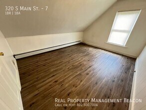 320 S Main St in Hartford, VT - Building Photo - Building Photo
