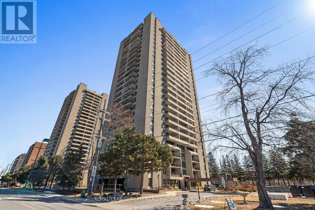 1109-1785 FROBISHER Ln in Ottawa, ON - Building Photo