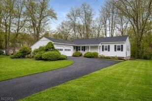 6 Windsor Way in Berkeley Heights, NJ - Building Photo