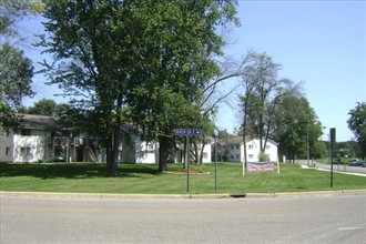 Edgewater Place Apartments in Three Rivers, MI - Building Photo - Building Photo