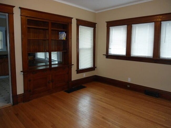 1549 Bever Ave SE in Cedar Rapids, IA - Building Photo - Building Photo