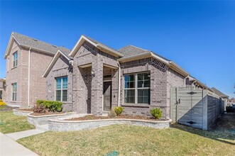 724 Plaza Ln in Lantana, TX - Building Photo - Building Photo