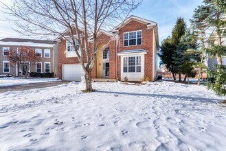 5610 Heartland Ct in Carpentersville, IL - Building Photo - Building Photo