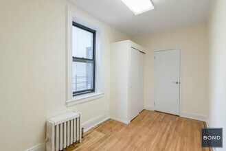 218 W 72nd St in New York, NY - Building Photo - Building Photo