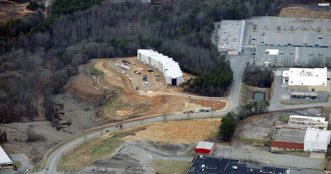 Lodge at Hickory in Hickory, NC - Building Photo