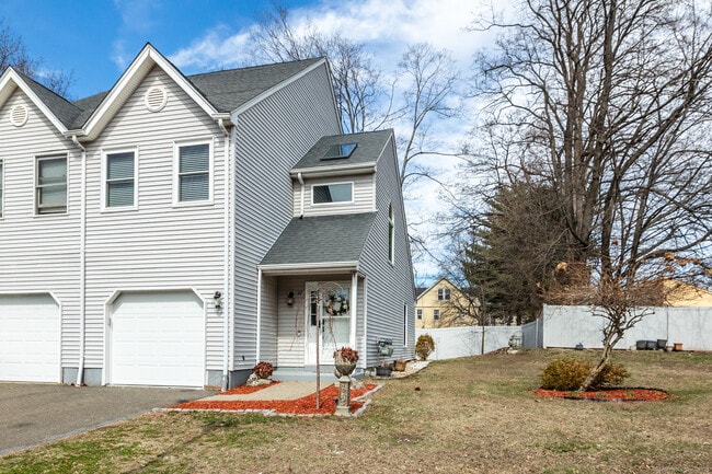 16 Maple St in Vernon, CT - Building Photo - Building Photo