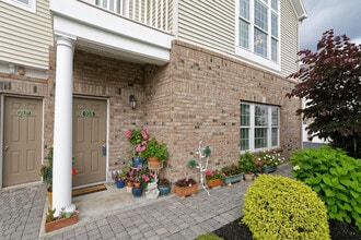108 Valley Pointe Dr in Niskayuna, NY - Building Photo - Building Photo
