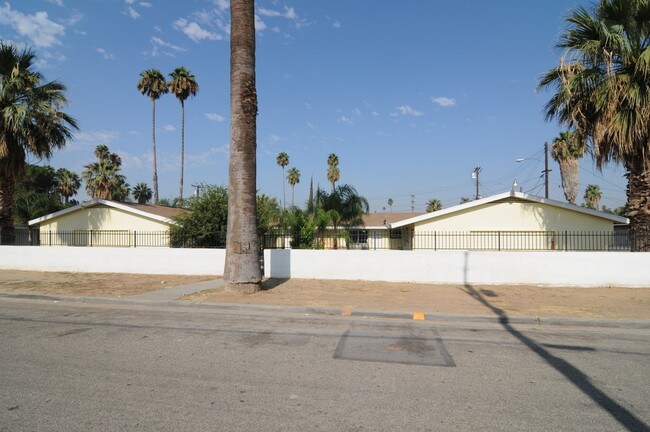 429 Pacific Ave in Riverside, CA - Foto de edificio - Building Photo
