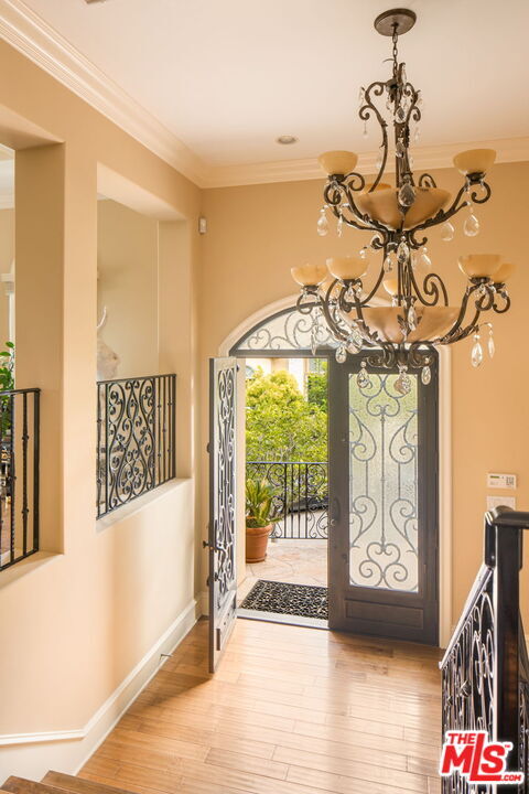 3691 Benedict Canyon Ln in Los Angeles, CA - Building Photo - Building Photo