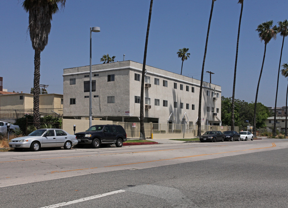 5505 Klump Ave in North Hollywood, CA - Foto de edificio