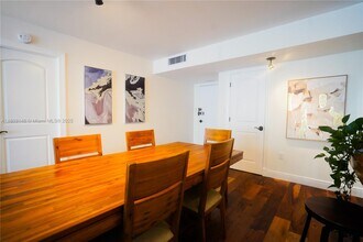 18031 Biscayne Blvd in Aventura, FL - Building Photo - Building Photo