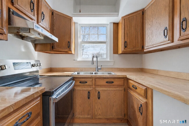 32 Bartlett Ave in Norwalk, CT - Building Photo - Building Photo