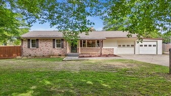 120 Holland St in Simpsonville, SC - Building Photo